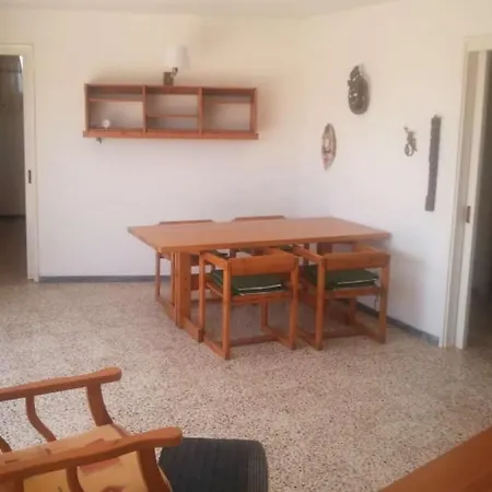 Sleeps 4 Wifi Дом отдыха Фамара