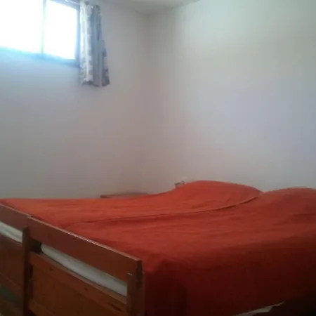 Дом отдыха Sleeps 4 Wifi Фамара
